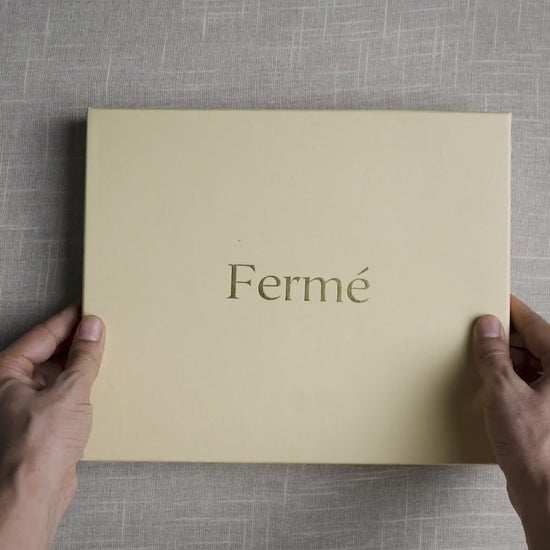 Unboxing video of Curved Ferme photoframe