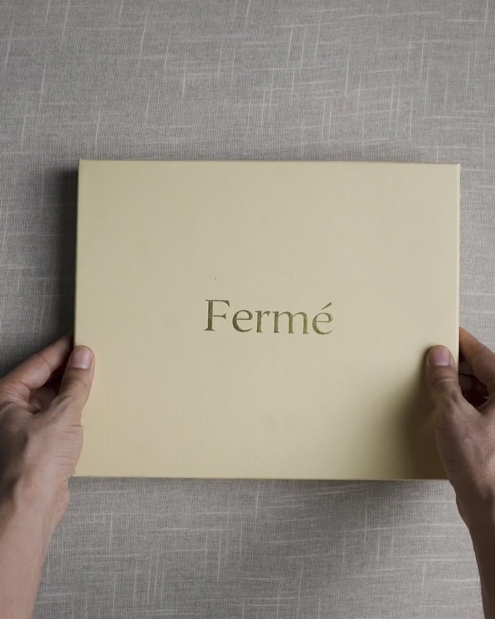Unboxing video of Curved Ferme photoframe